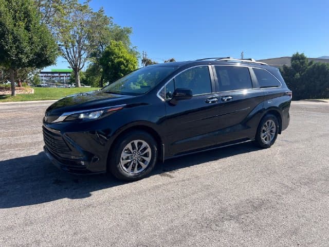 2025 Toyota Sienna - Photo 1