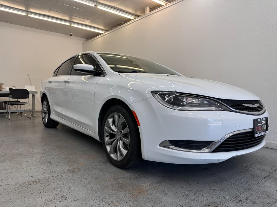 2015 Chrysler 200 - Photo 1