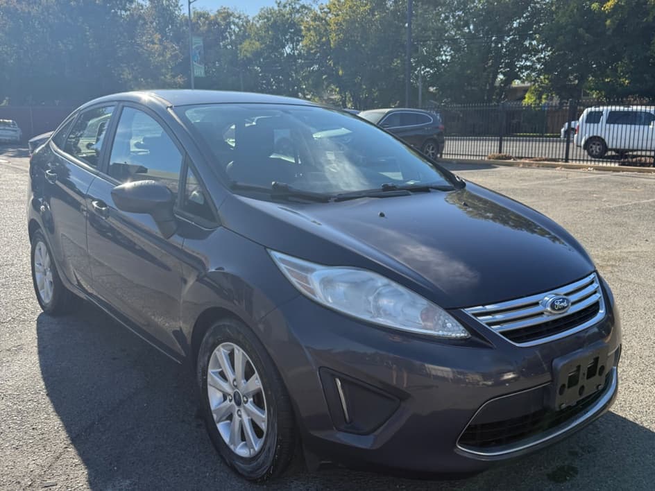 2012 FORD Fiesta - Photo 1