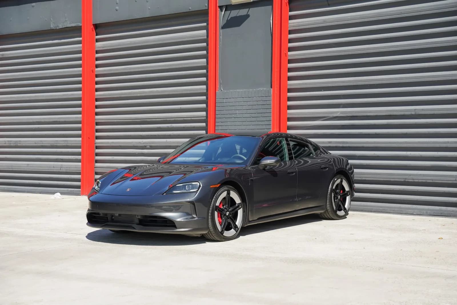 2025 Porsche Taycan - Photo 1