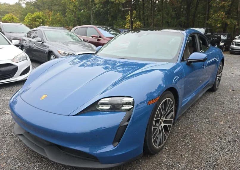 2022 Porsche Taycan - Photo 1