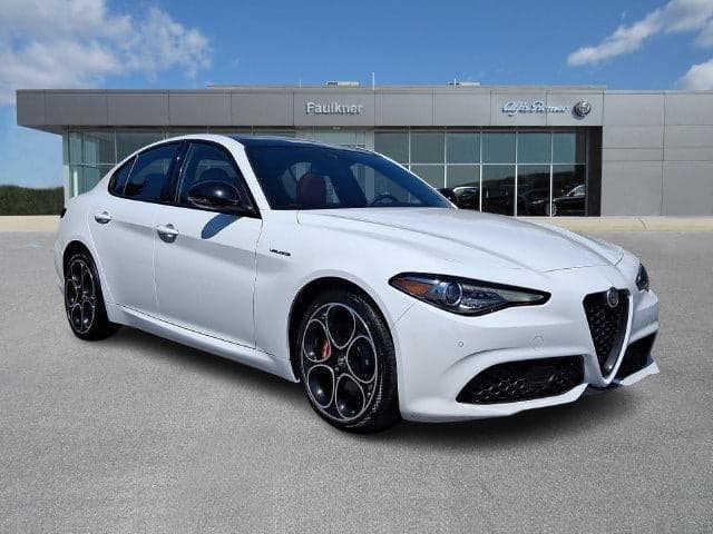2022 Alfa Romeo Giulia - Photo 1