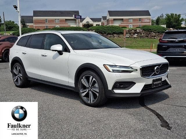 2024 Volvo V60 Cross Country - Photo 1