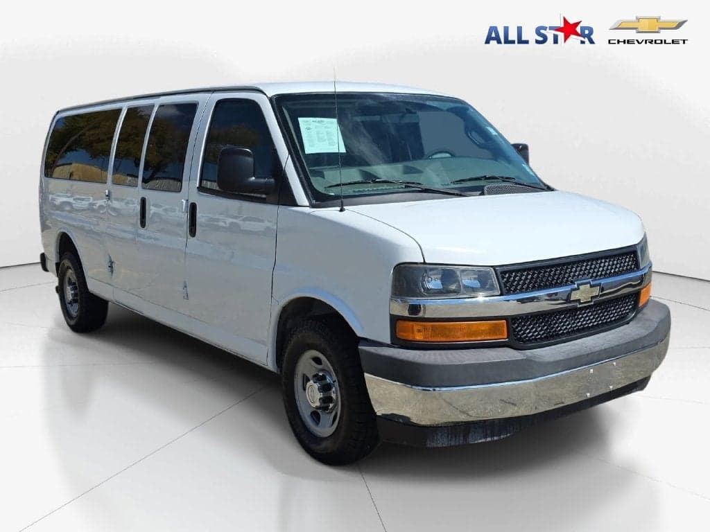 2017 Chevrolet Express Passenger 3500 - Photo 1