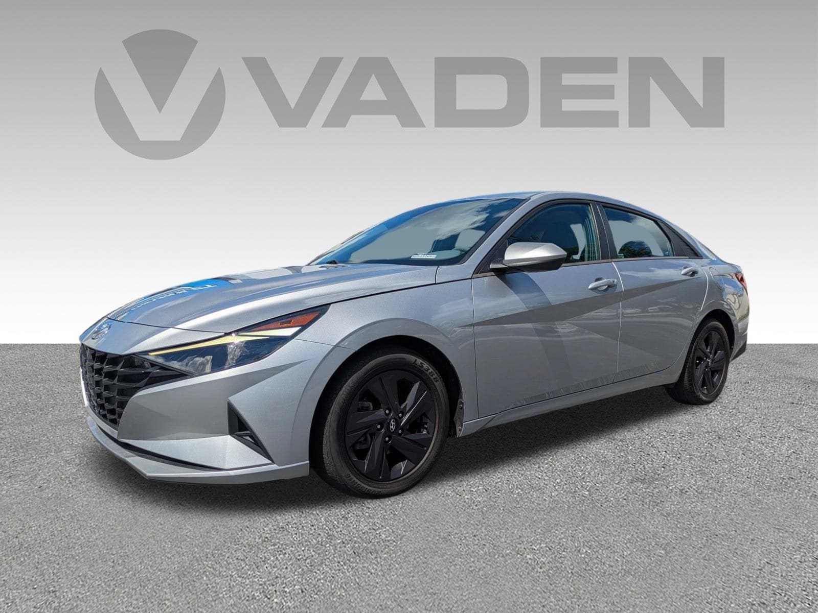 2022 Hyundai Elantra - Photo 1